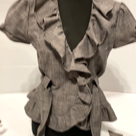 HARVE’ BENARD Ruffle Gray textured  V-Neck wrap Fitted Top size S - Picture 6 of 12